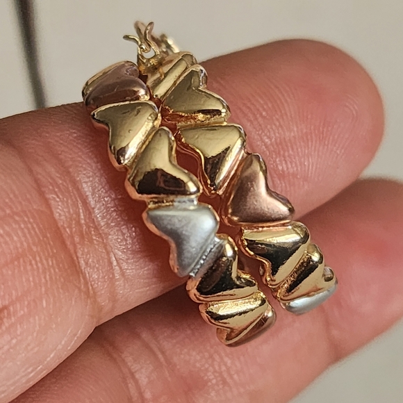 Tri Color Gold Filled Hoop Earrings Hearts Design New - Picture 7 of 8
